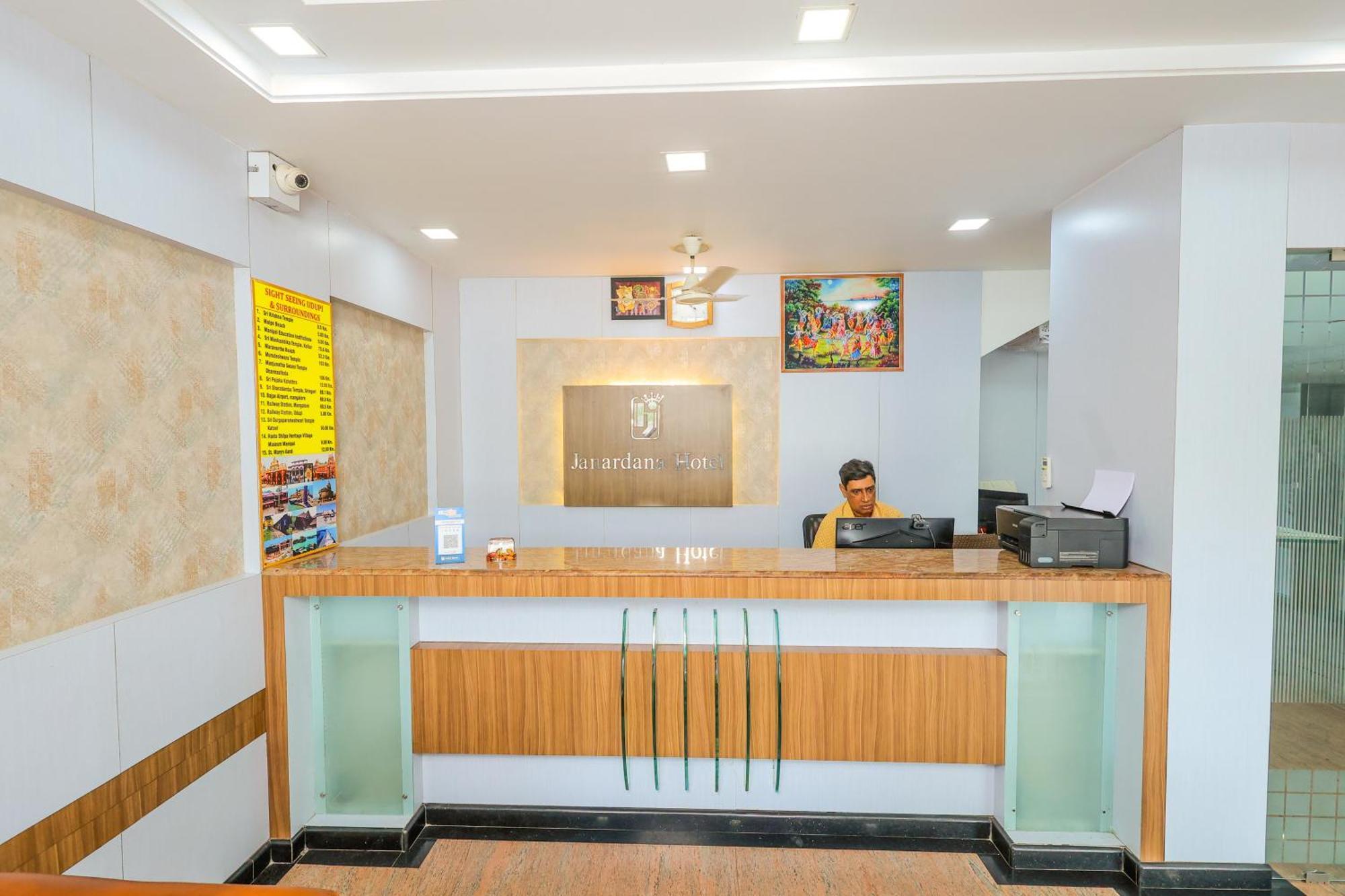 Hotel Janardana Udupi Eksteriør bilde